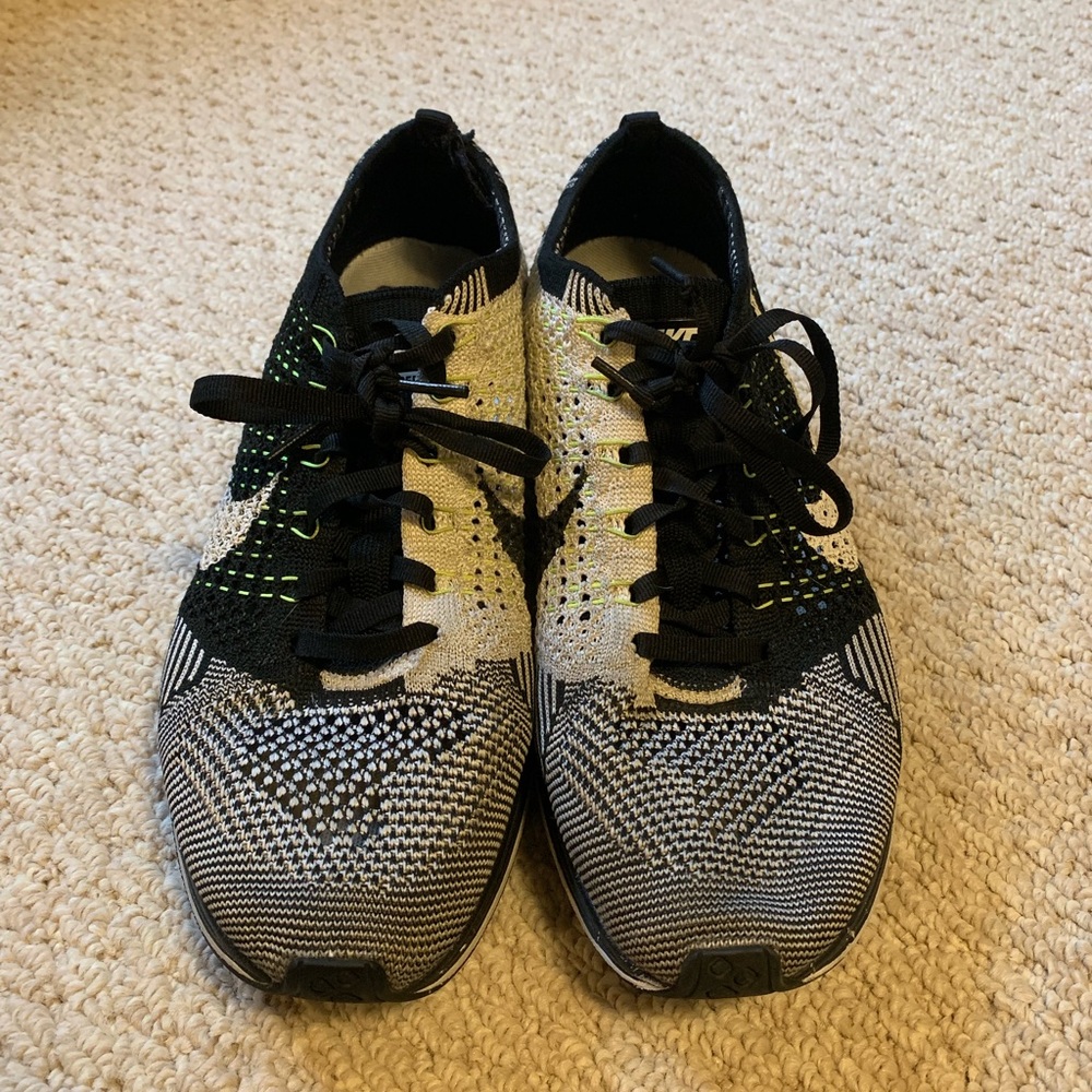 Nike Flyknit Oreo Racer